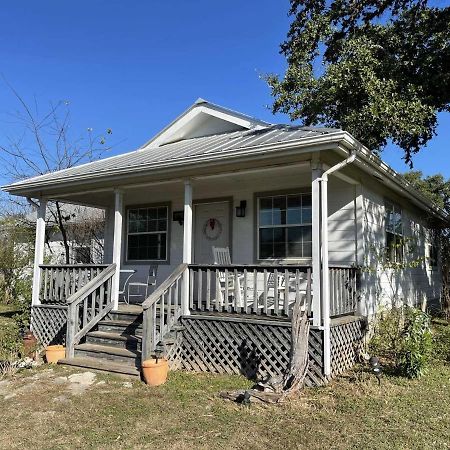 West 1077 Guest Ranch - Retreat Bed & Breakfast Tarpley Exterior photo