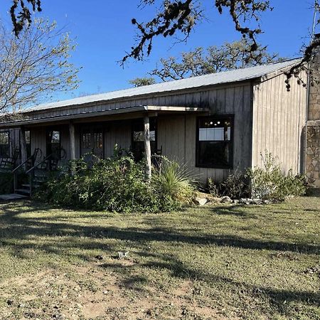 West 1077 Guest Ranch - Retreat Bed & Breakfast Tarpley Exterior photo