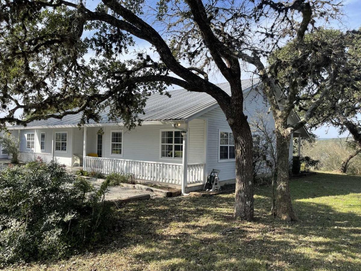 West 1077 Guest Ranch - Retreat Bed & Breakfast Tarpley Exterior photo