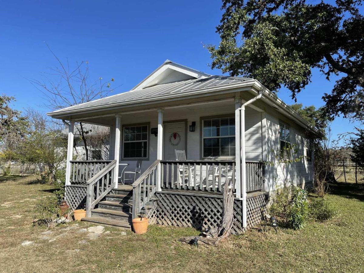 West 1077 Guest Ranch - Retreat Bed & Breakfast Tarpley Exterior photo
