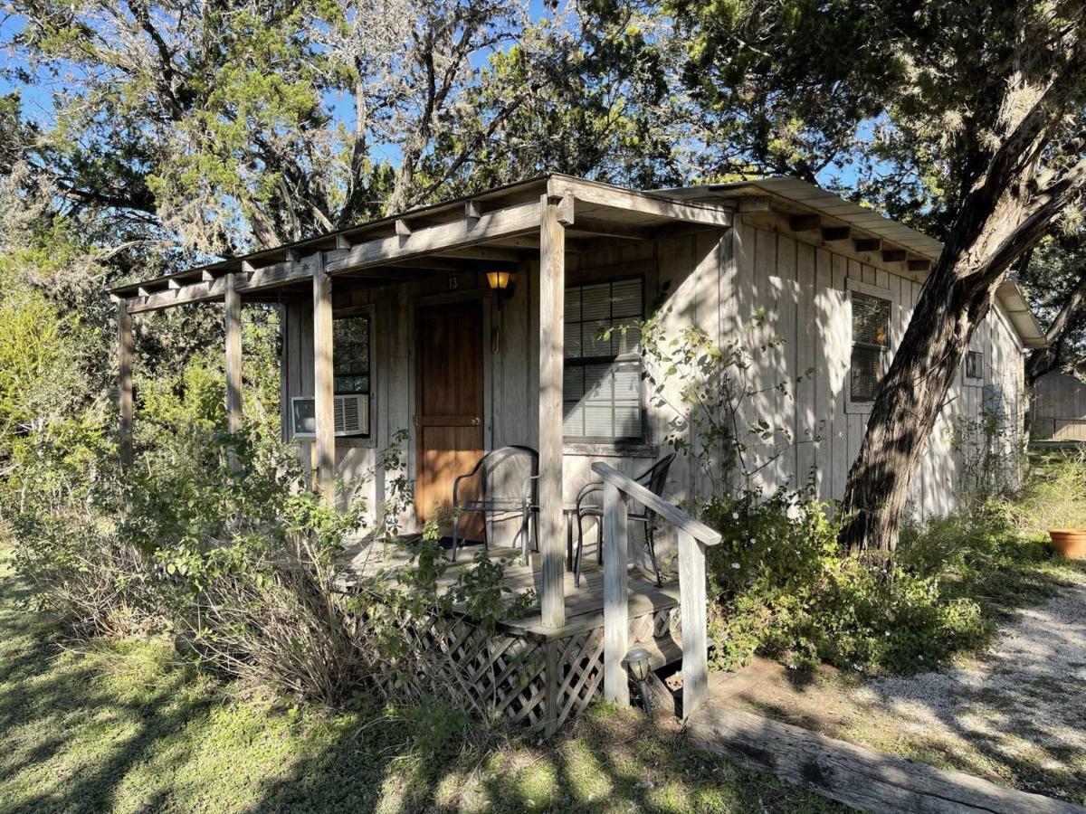 West 1077 Guest Ranch - Retreat Bed & Breakfast Tarpley Exterior photo