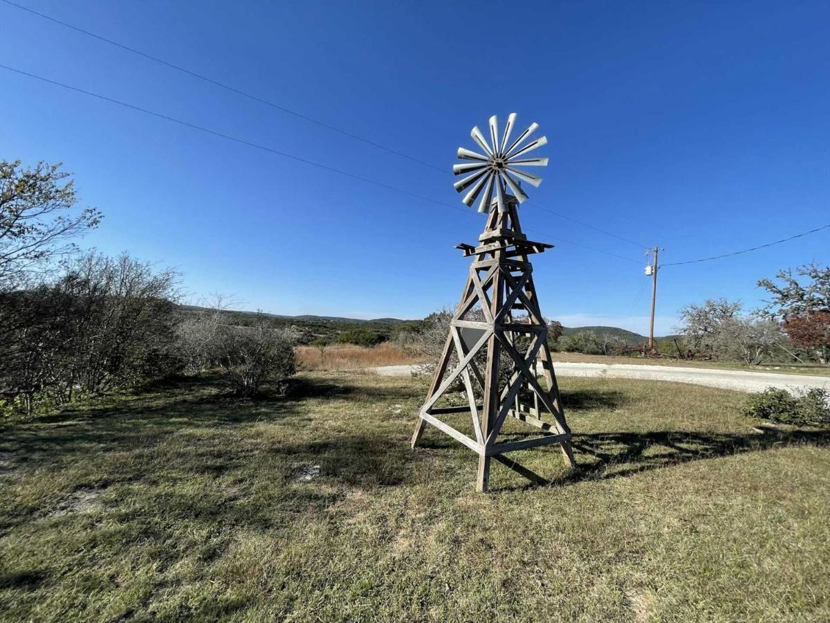 West 1077 Guest Ranch - Retreat Bed & Breakfast Tarpley Exterior photo