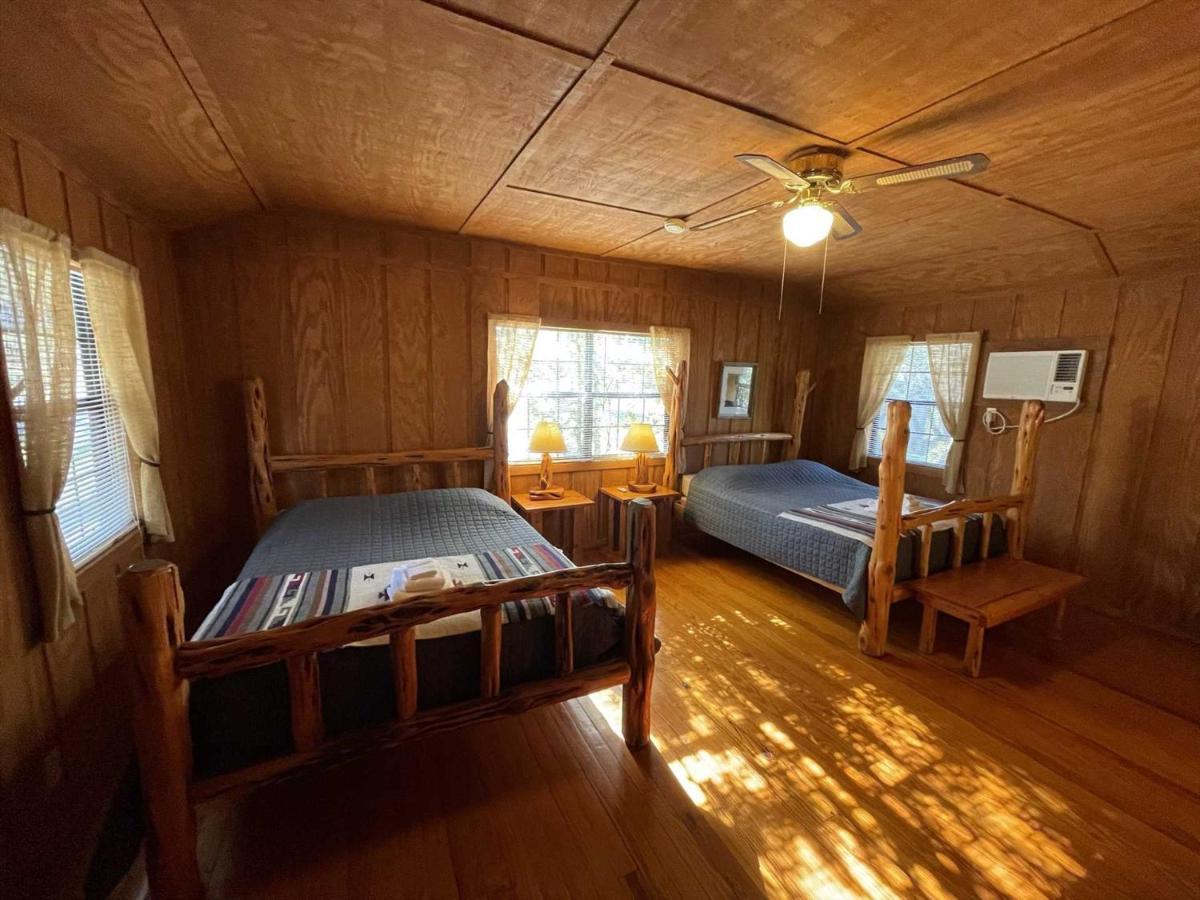 West 1077 Guest Ranch - Retreat Bed & Breakfast Tarpley Exterior photo