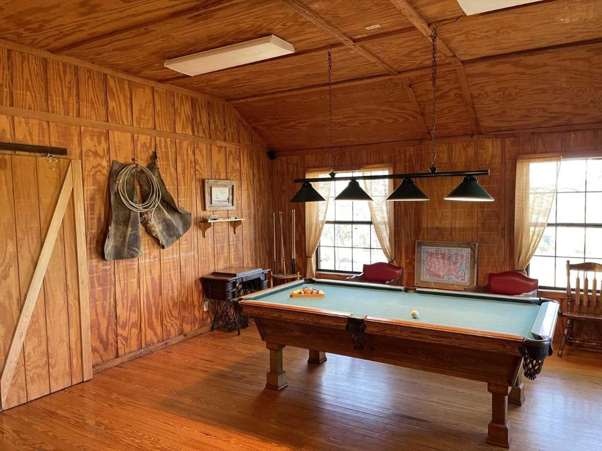 West 1077 Guest Ranch - Retreat Bed & Breakfast Tarpley Exterior photo