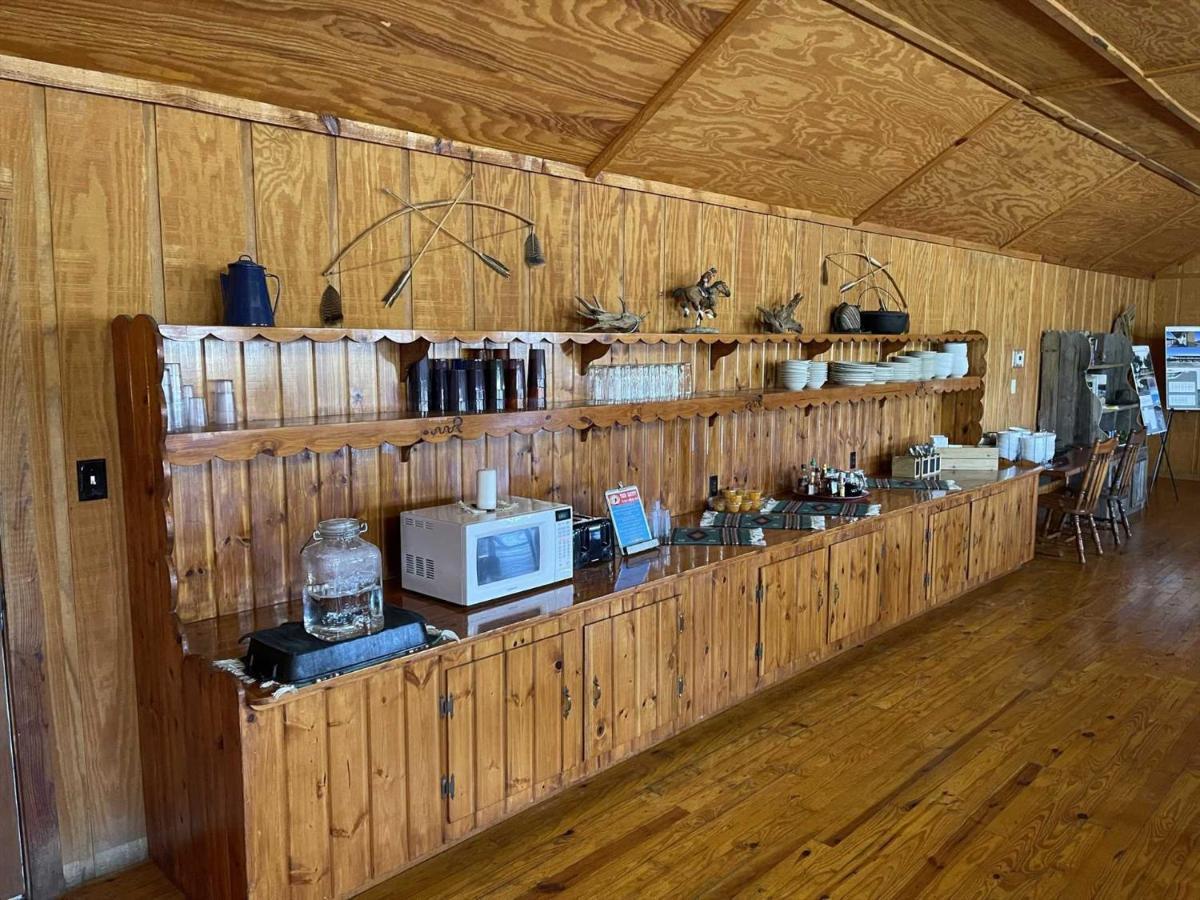 West 1077 Guest Ranch - Retreat Bed & Breakfast Tarpley Exterior photo