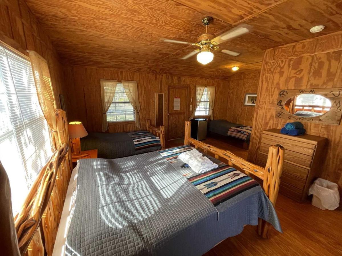 West 1077 Guest Ranch - Retreat Bed & Breakfast Tarpley Exterior photo