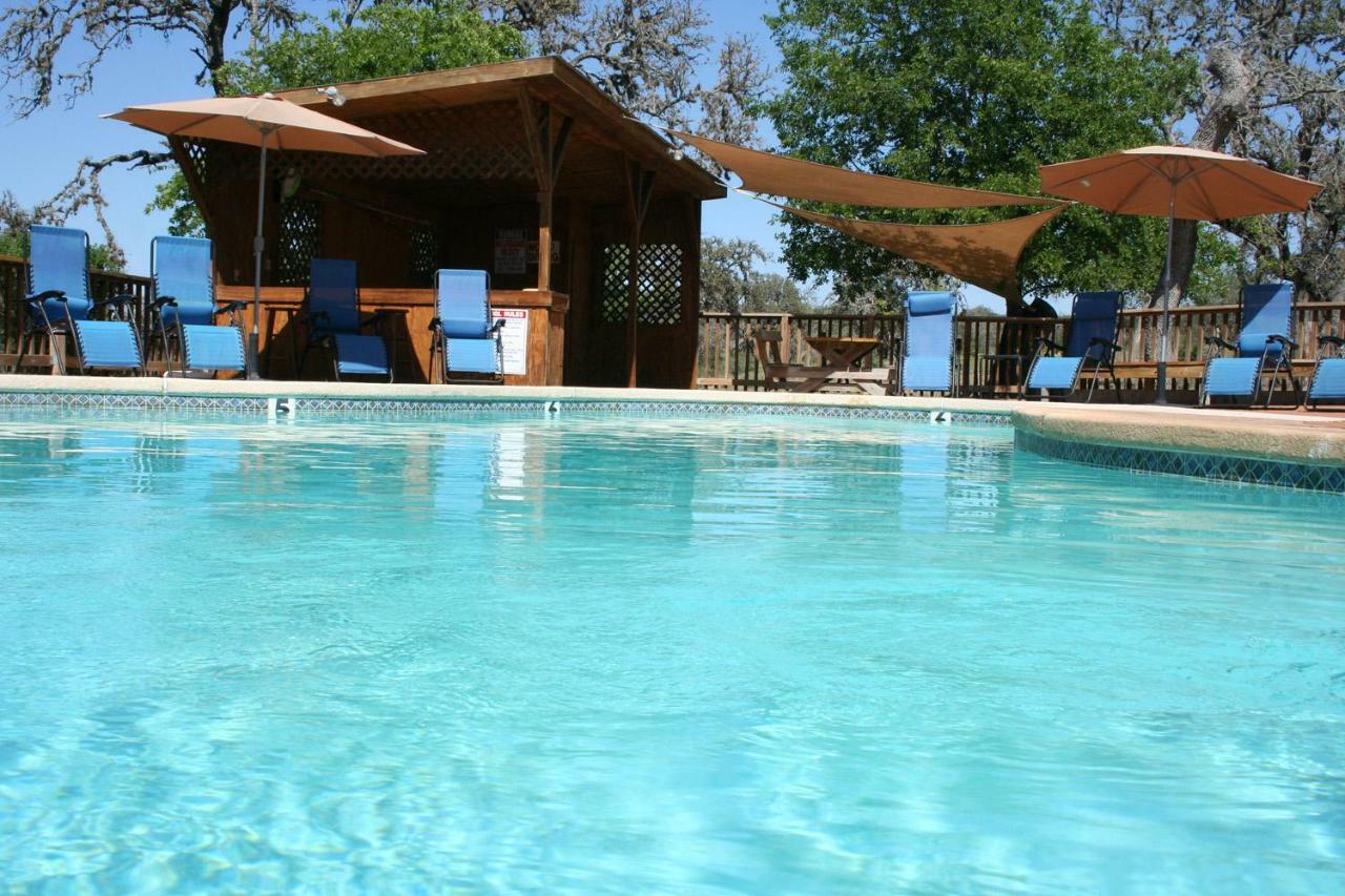 West 1077 Guest Ranch - Retreat Bed & Breakfast Tarpley Exterior photo